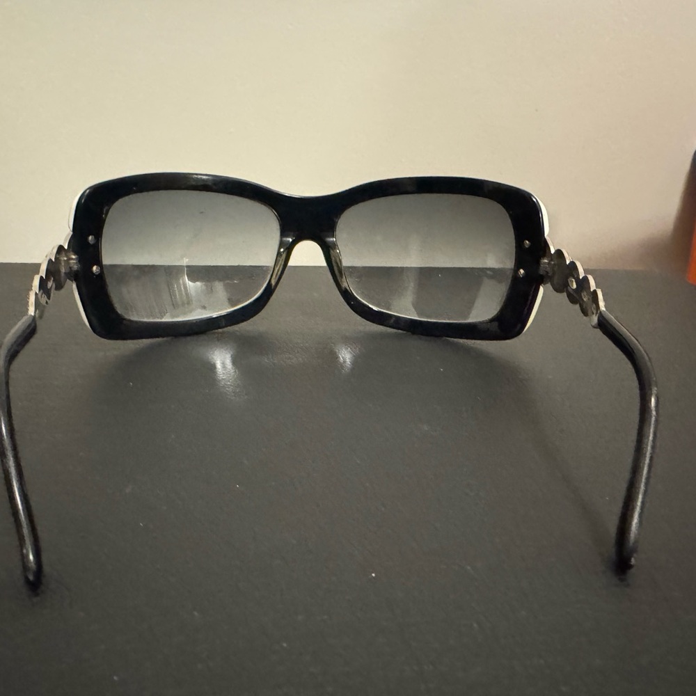 Versace 4070b Black and White Glasses with Sophisticated Wrap-Around Design - Picture 5 of 7